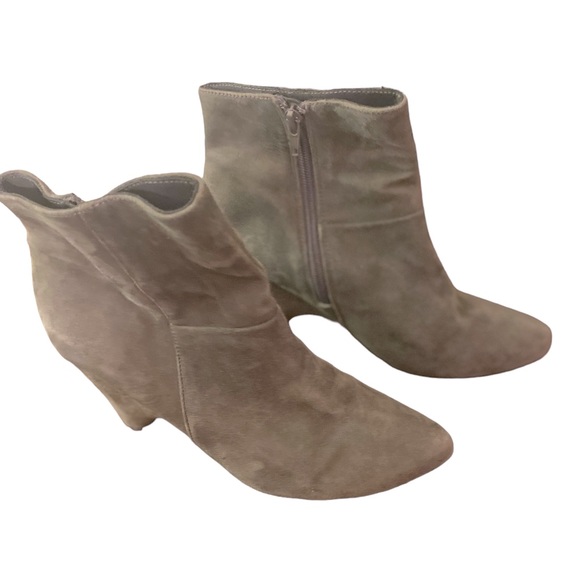 ME TOO Gray Suede Leather 3" Wedge Side Zip Bootie 7 - Picture 2 of 8